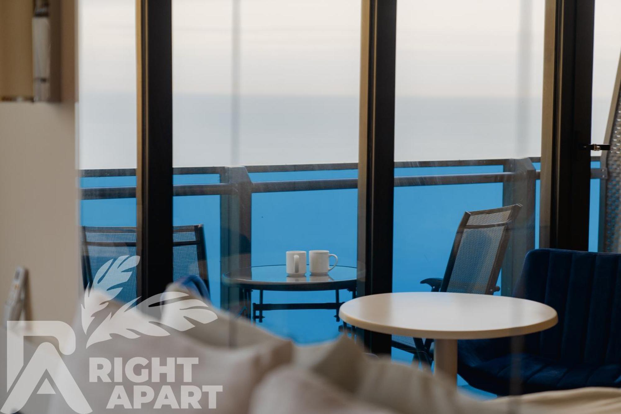 Orbi City Hotel Sea View バトゥーミ エクステリア 写真